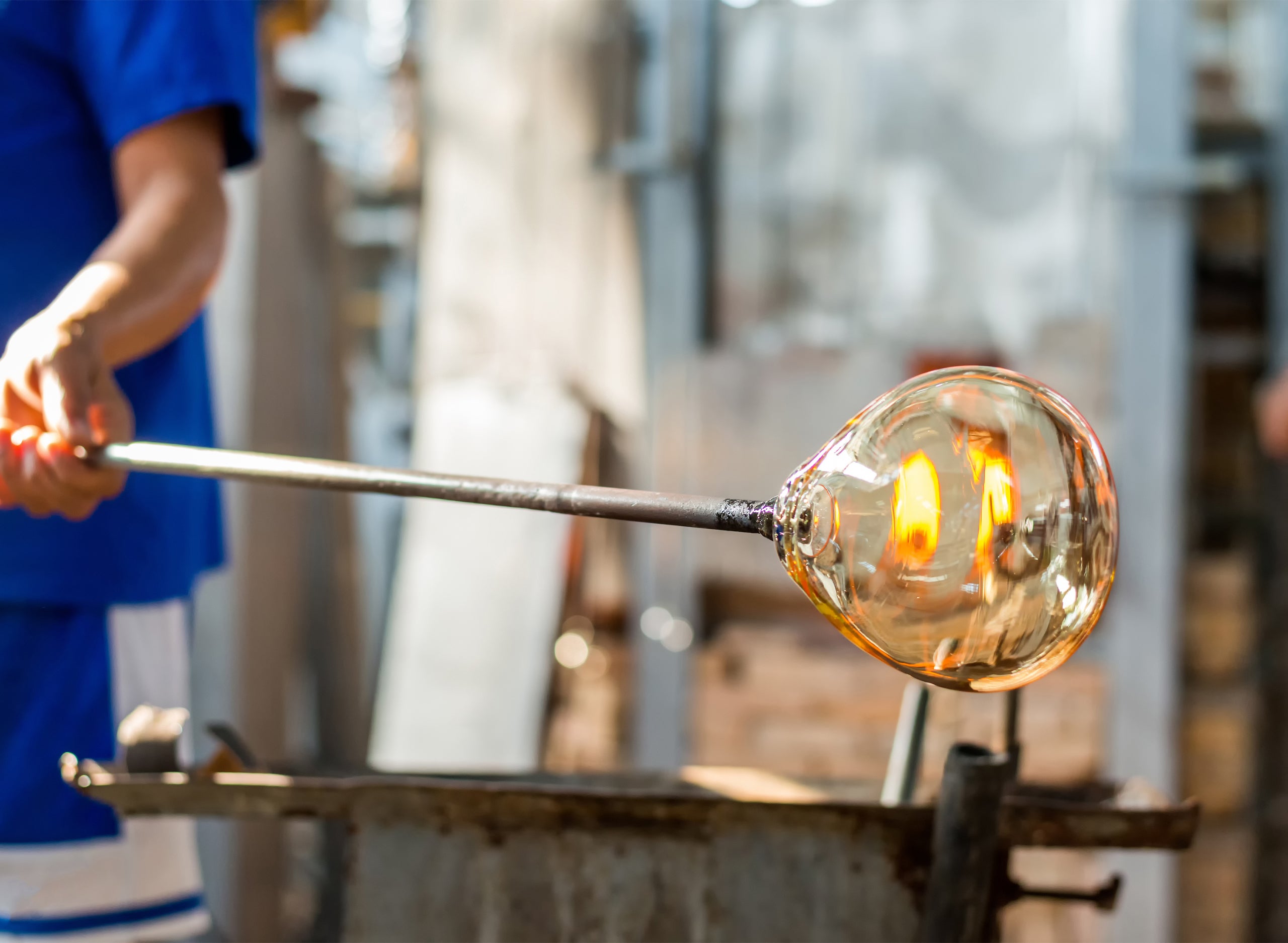 <strong>How Bongs Are Made: The Art of Glass Blowing</strong>