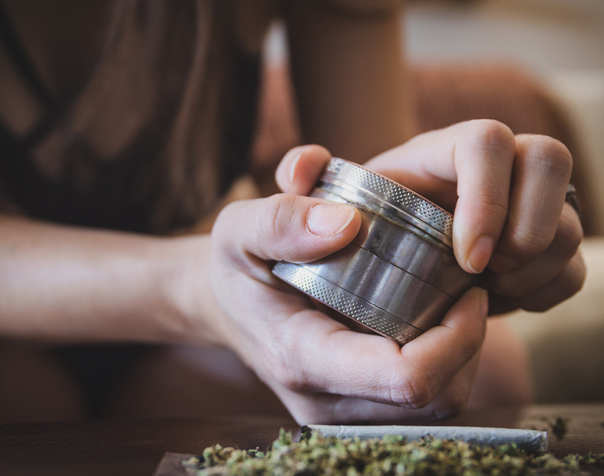 How to Grind Weed for Beginners | Marijuana Packaging